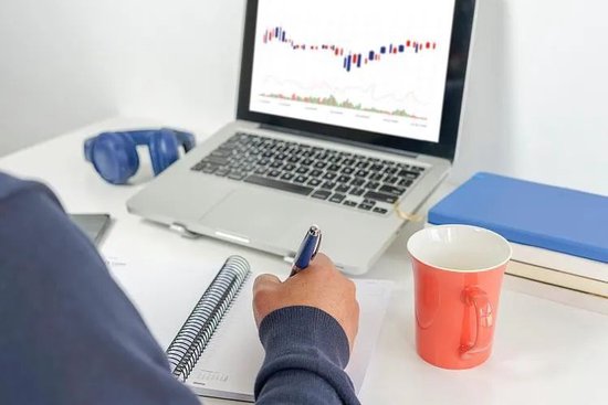 股票114在线配资查询 长城基金谭小兵钟情白酒股，旗下基金亏损40%，基民质疑何时能回本？